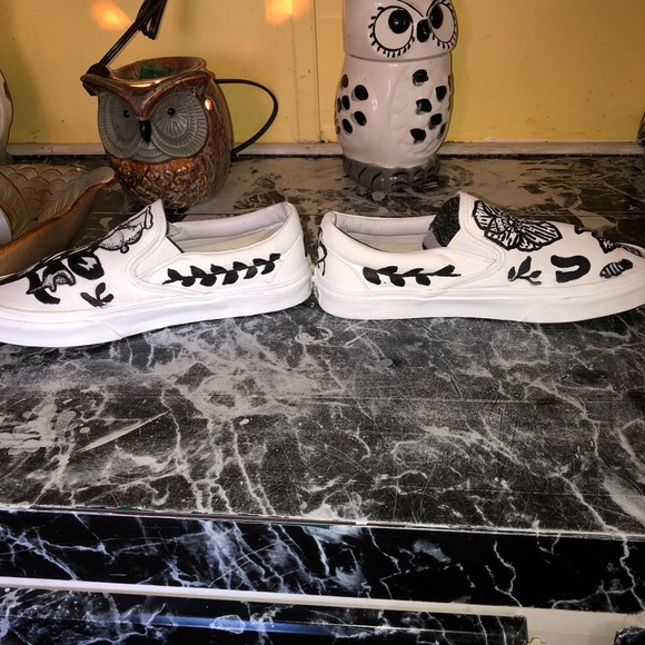 Hand painted black and white flower vans - Picture 3 of 5